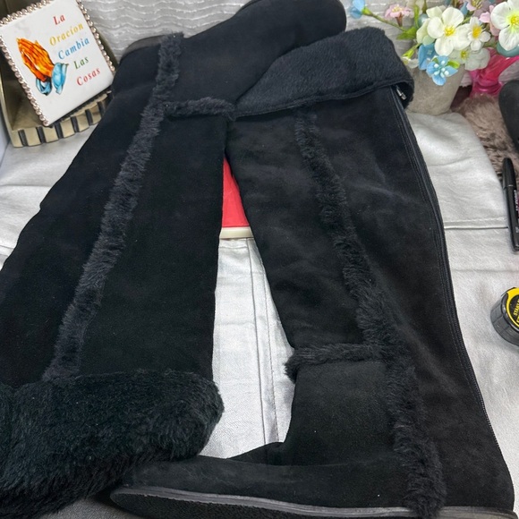 (F) BCBG Max Azria MA Dorota Women's Vintage Tall Suede Boots
SIZE 8B - Picture 11 of 12